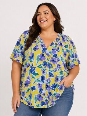 DENIM & CO. 2X.. Yellow, purple & green flowers. V- neck.